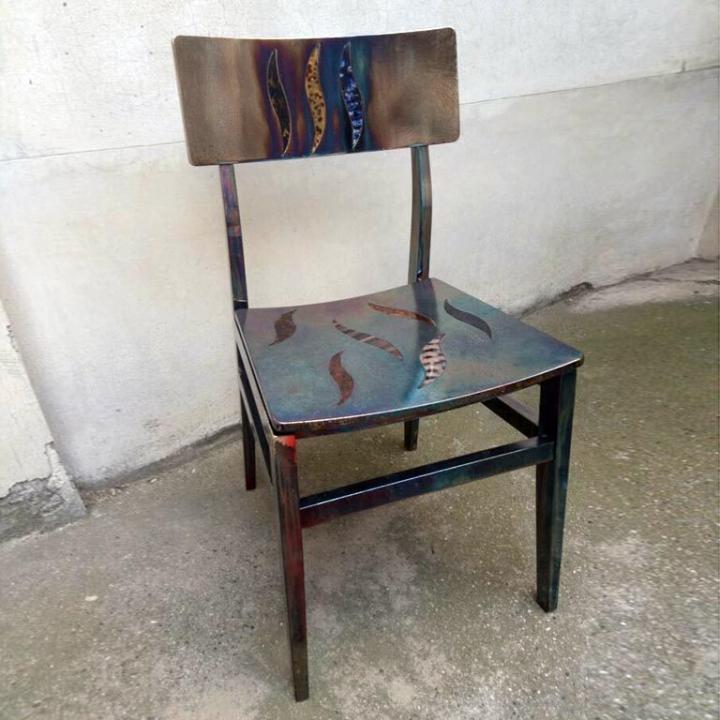 Ferdi sedia sit down please